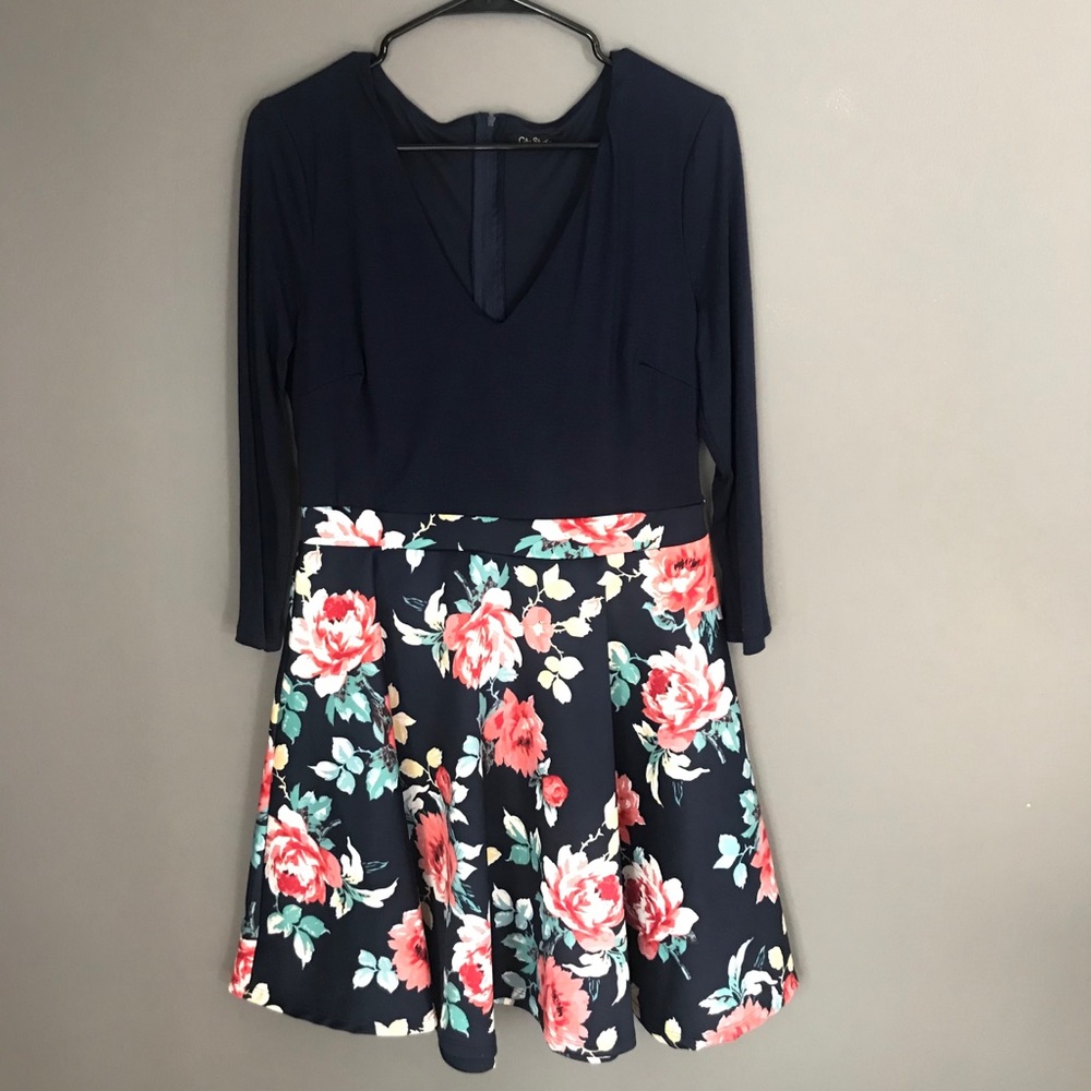 Long sleeve v-neck knit top navy floral dress